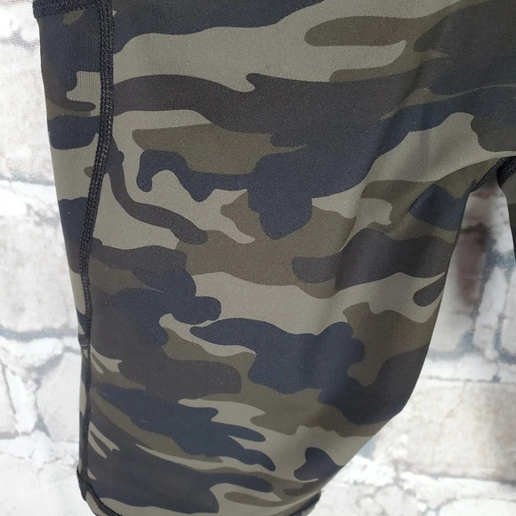 Oakla Yoga Shorts  XS Camo Olive Gray Brown - Picture 9 of 10